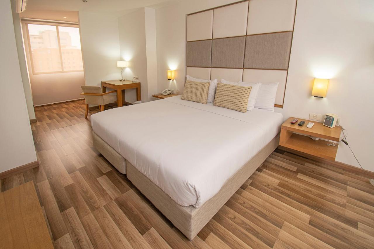 Hotel Cosmos カリ エクステリア 写真