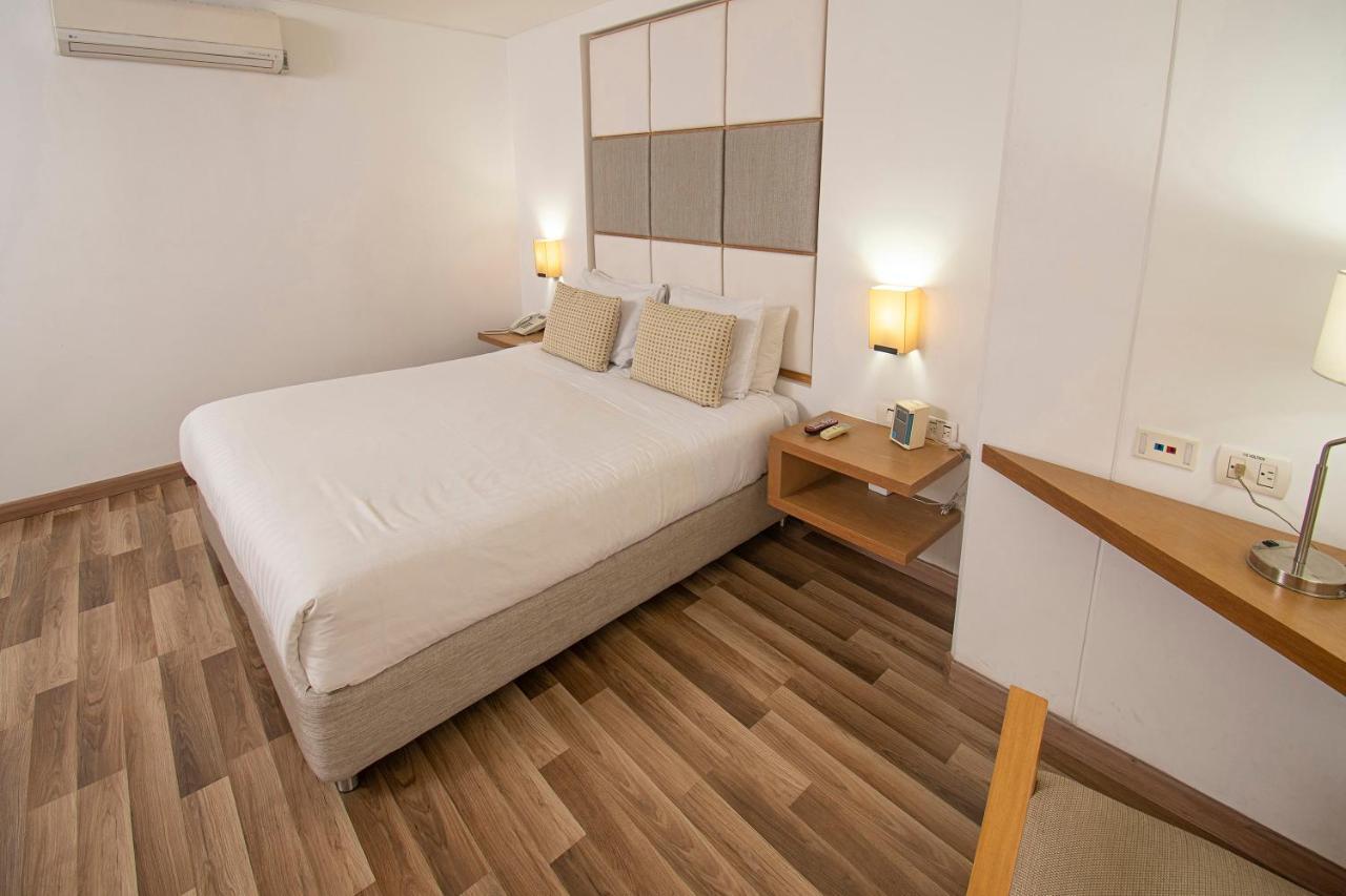 Hotel Cosmos カリ エクステリア 写真