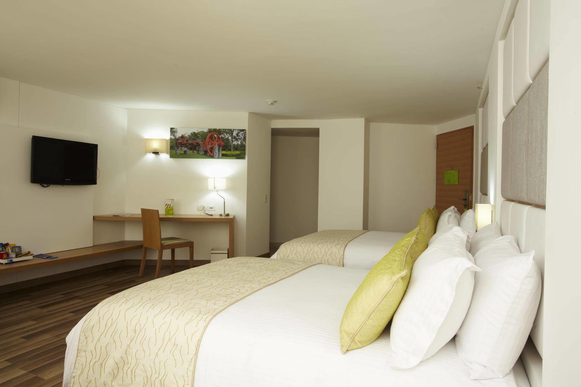 Hotel Cosmos カリ エクステリア 写真