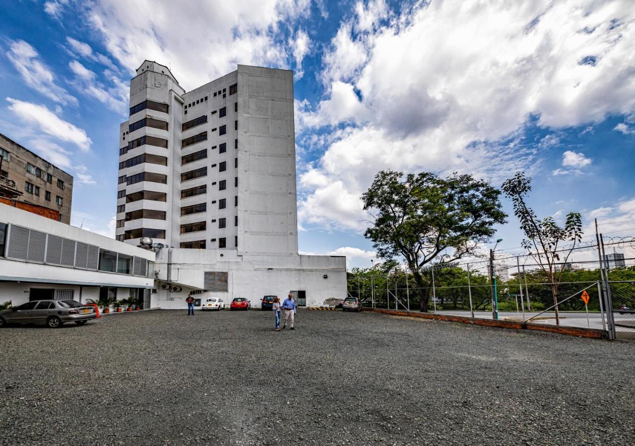 Hotel Cosmos カリ エクステリア 写真
