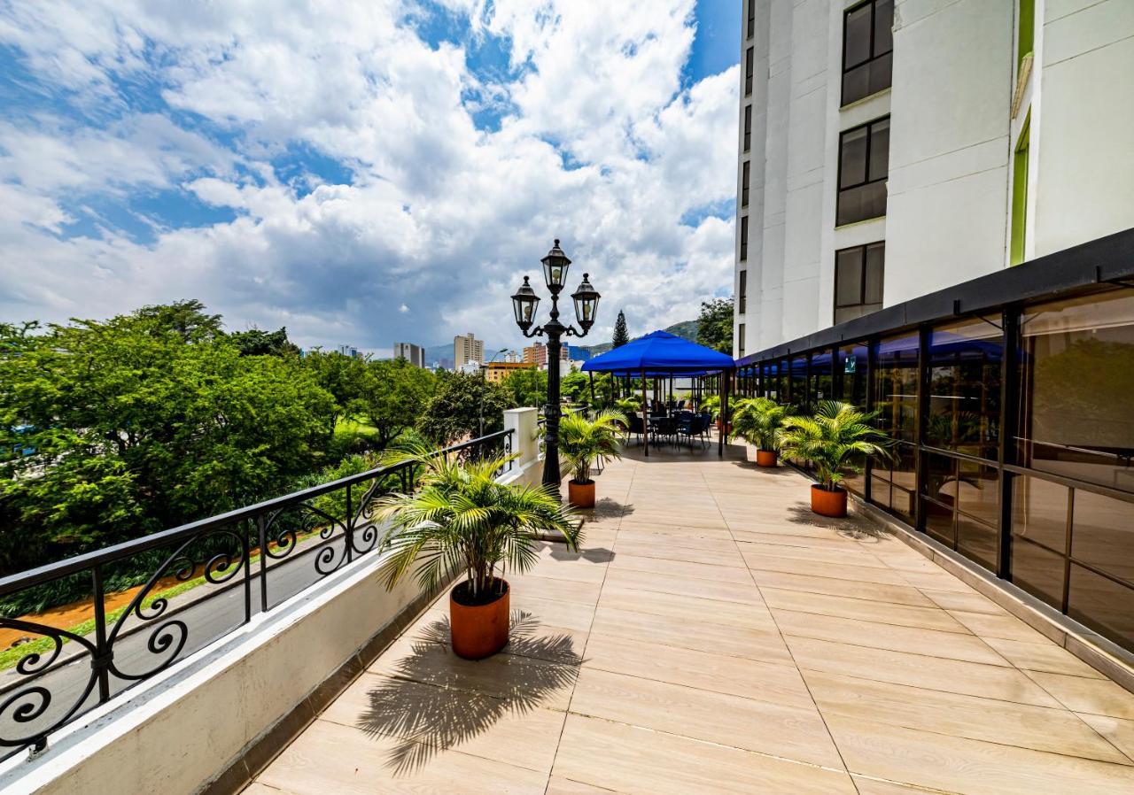 Hotel Cosmos カリ エクステリア 写真